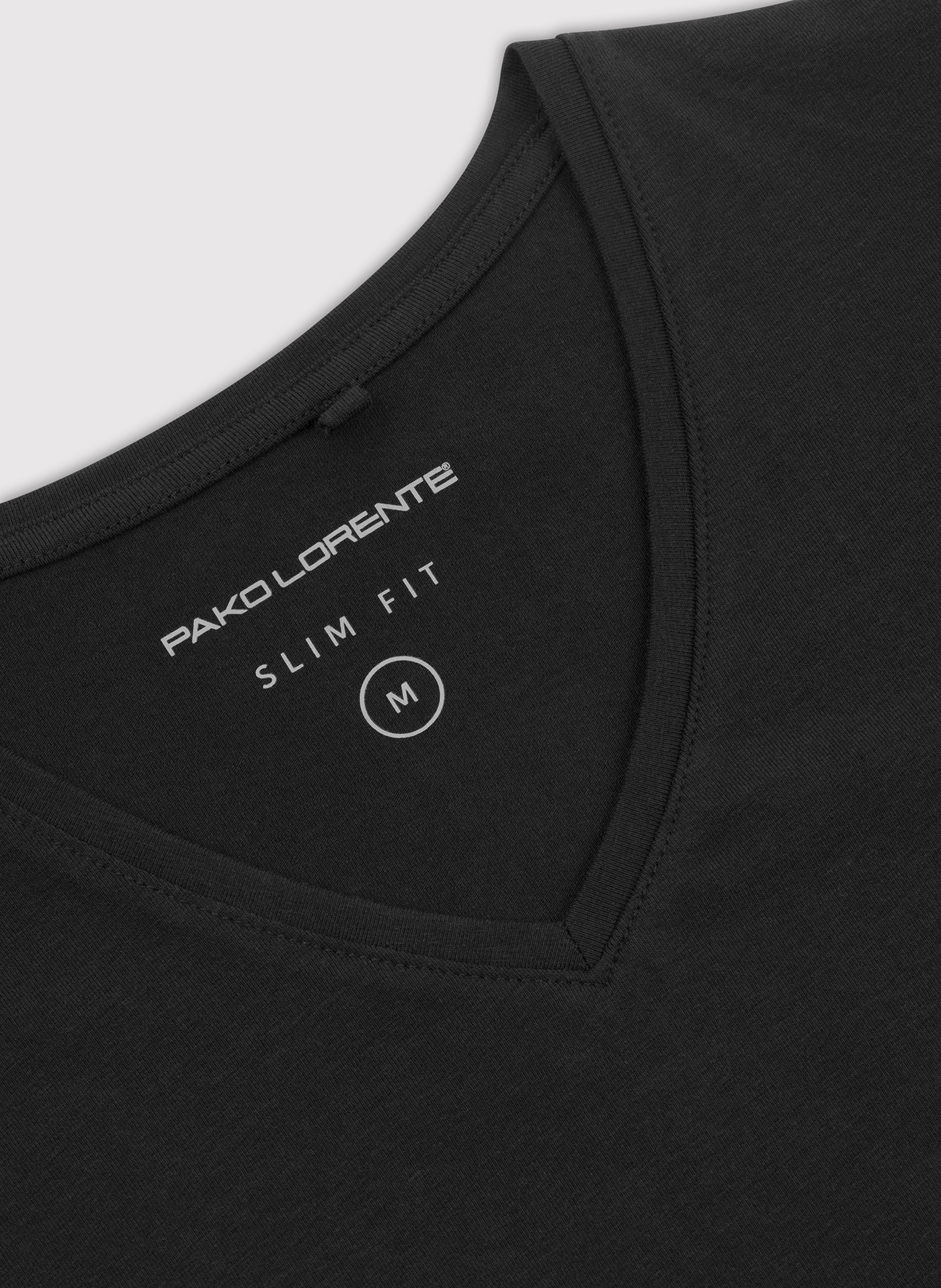 Czarny gładki t-shirt v-neck - Pako Lorente