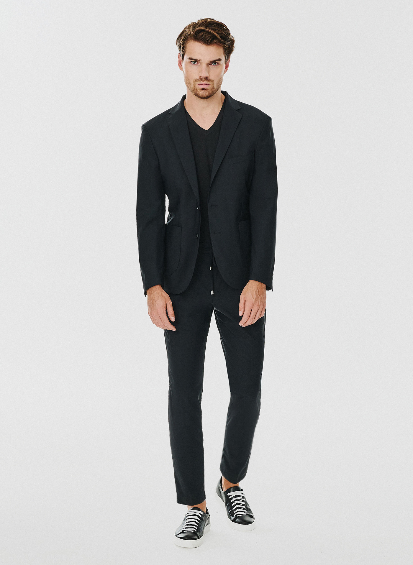 Czarny gładki t-shirt v-neck - Pako Lorente