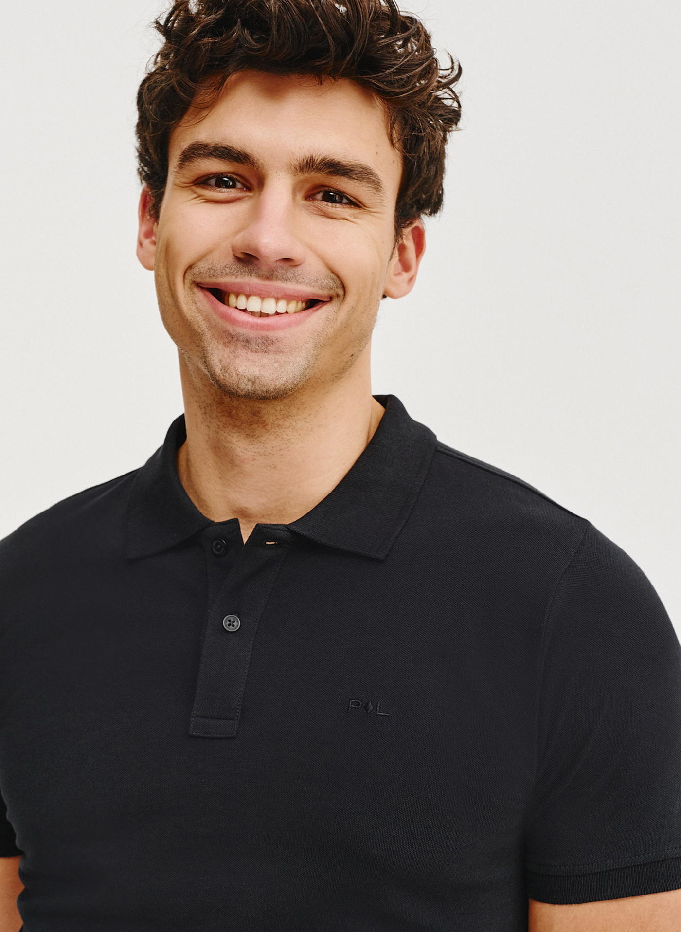 Gładki t-shirt polo w czarnym kolorze - Pako Lorente