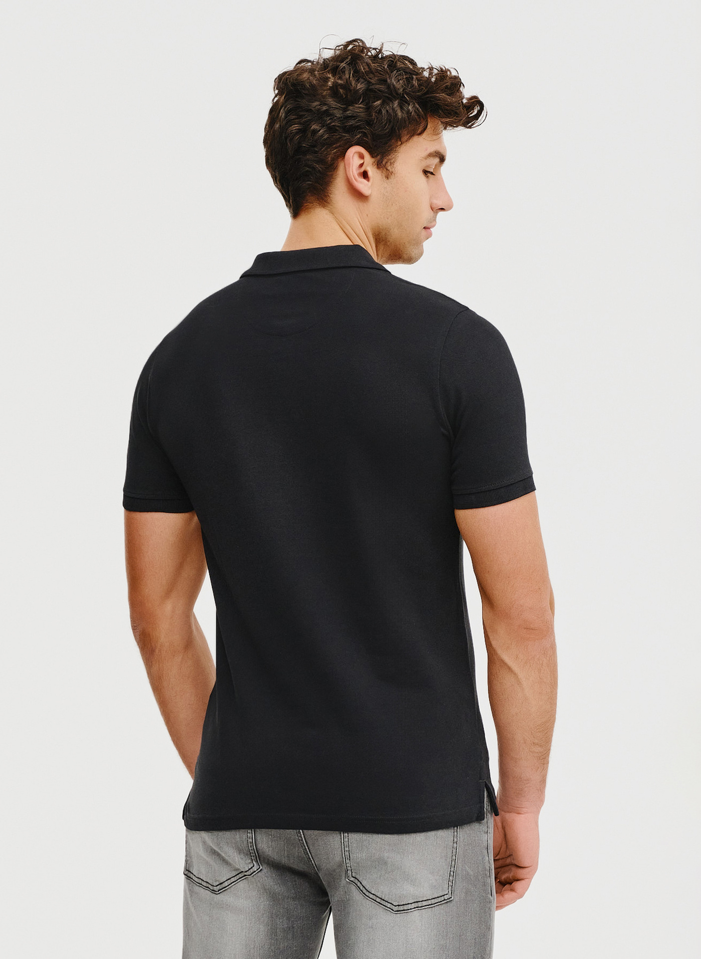 Gładki t-shirt polo w czarnym kolorze - Pako Lorente