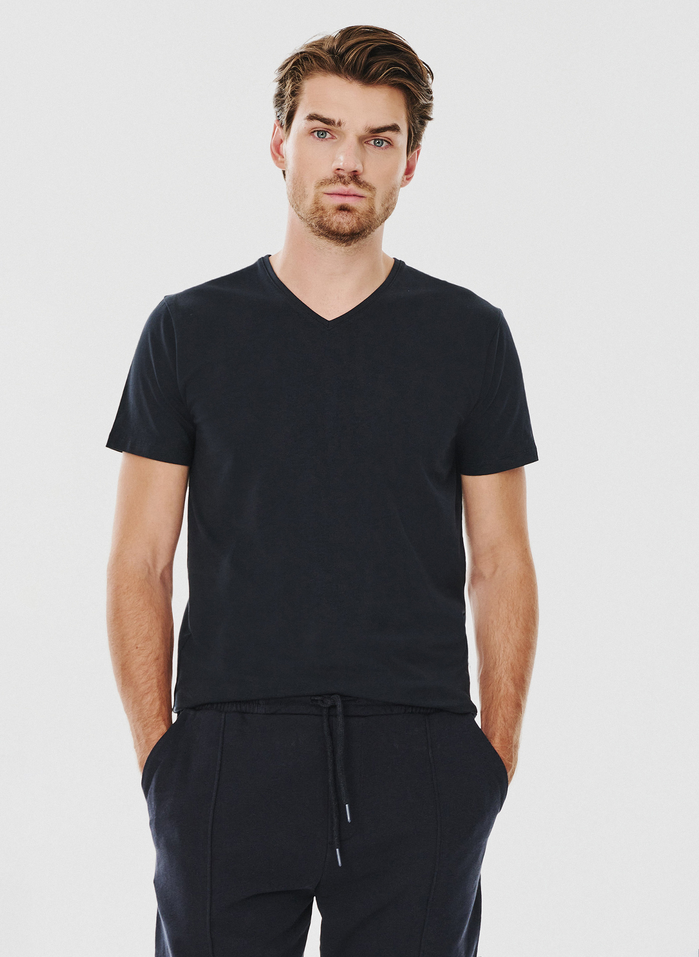 Granatowy gładki t-shirt v-neck - Pako Lorente