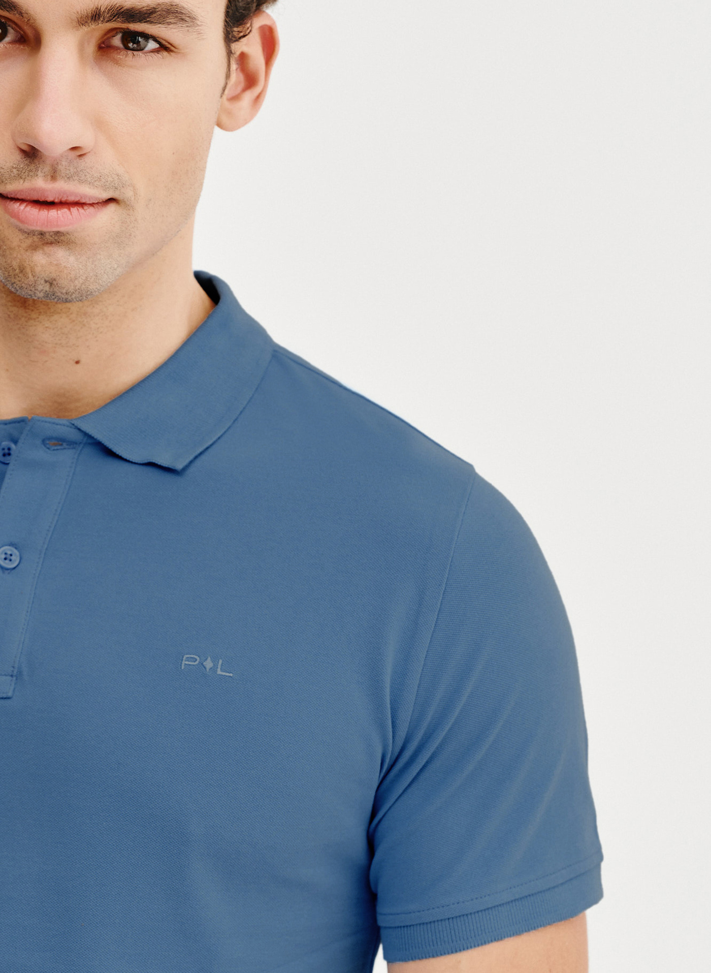 Gładki t-shirt polo w niebieskim kolorze - Pako Lorente