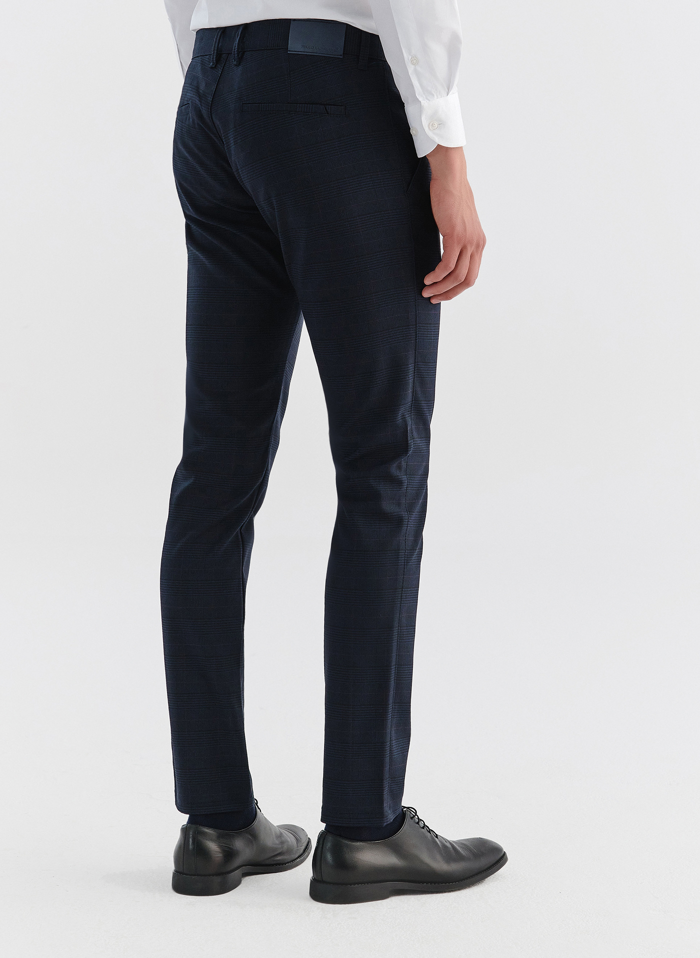 Granatowe spodnie męskie NIMA w subtelną kratę P000B-WX-214-G - Pako Lorente