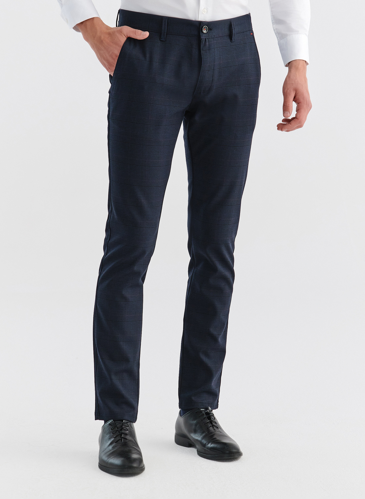 Granatowe spodnie męskie NIMA w subtelną kratę P000B-WX-214-G - Pako Lorente