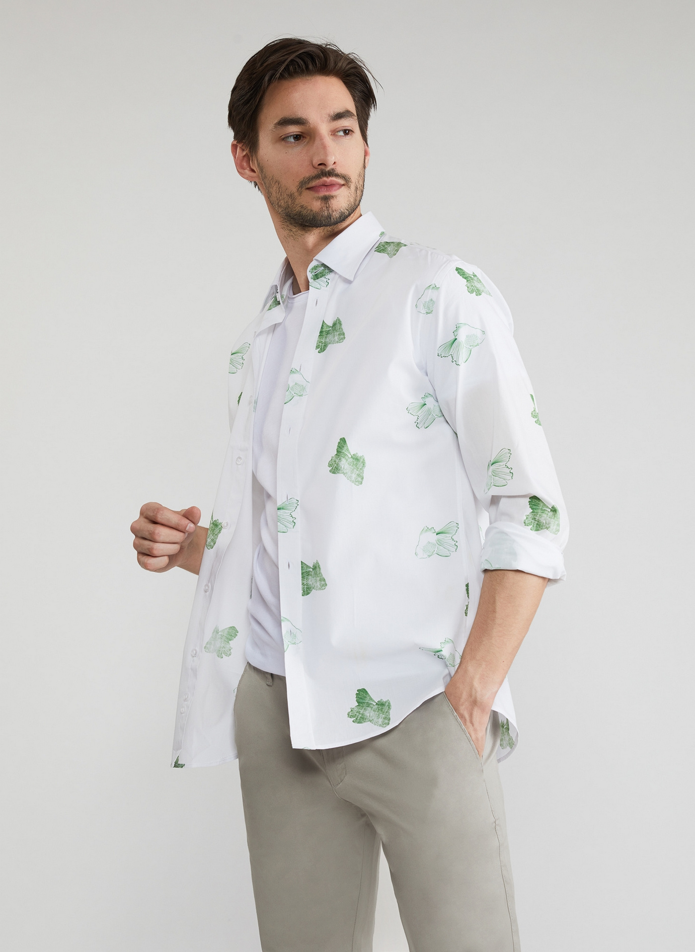 Biała koszula męska w zielone ryby P22SF-1X-028-B-S - Pako Lorente