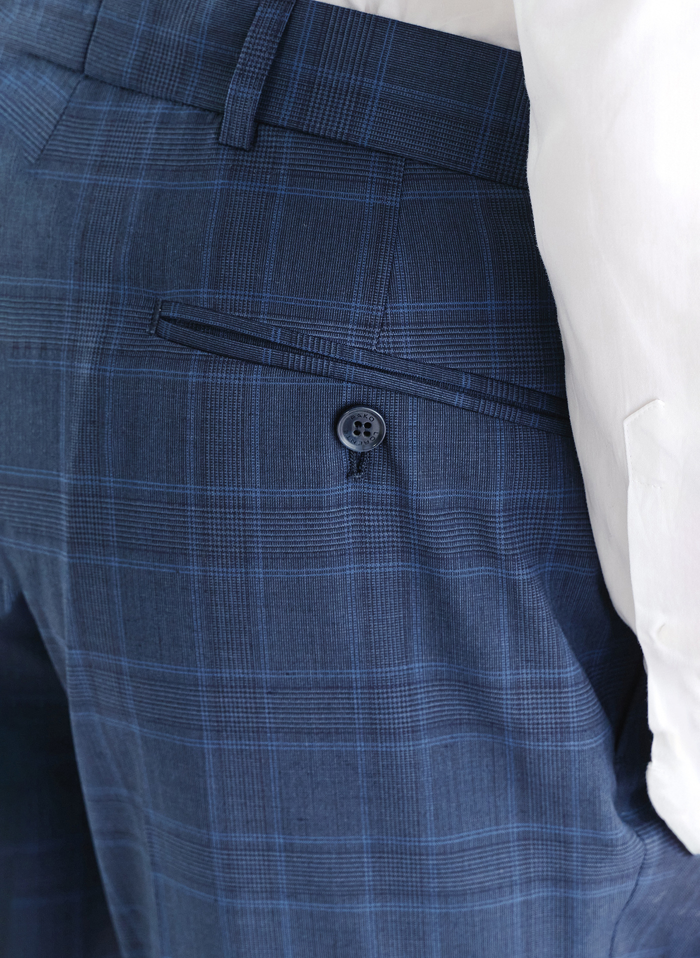 Granatowe spodnie garniturowe w delikatną niebieską kratkę - Pako Lorente