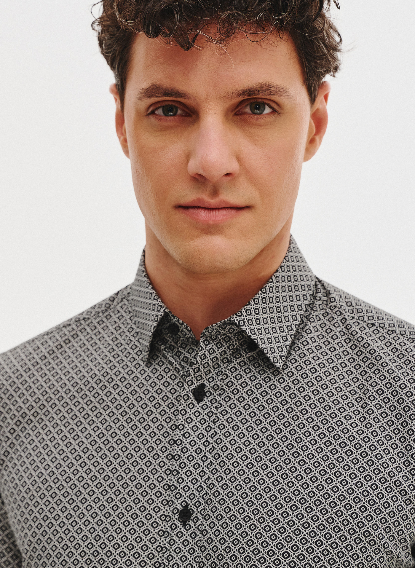 PAKO LORENTE - Czarna koszula męska w mikrowzór - Pako Lorente