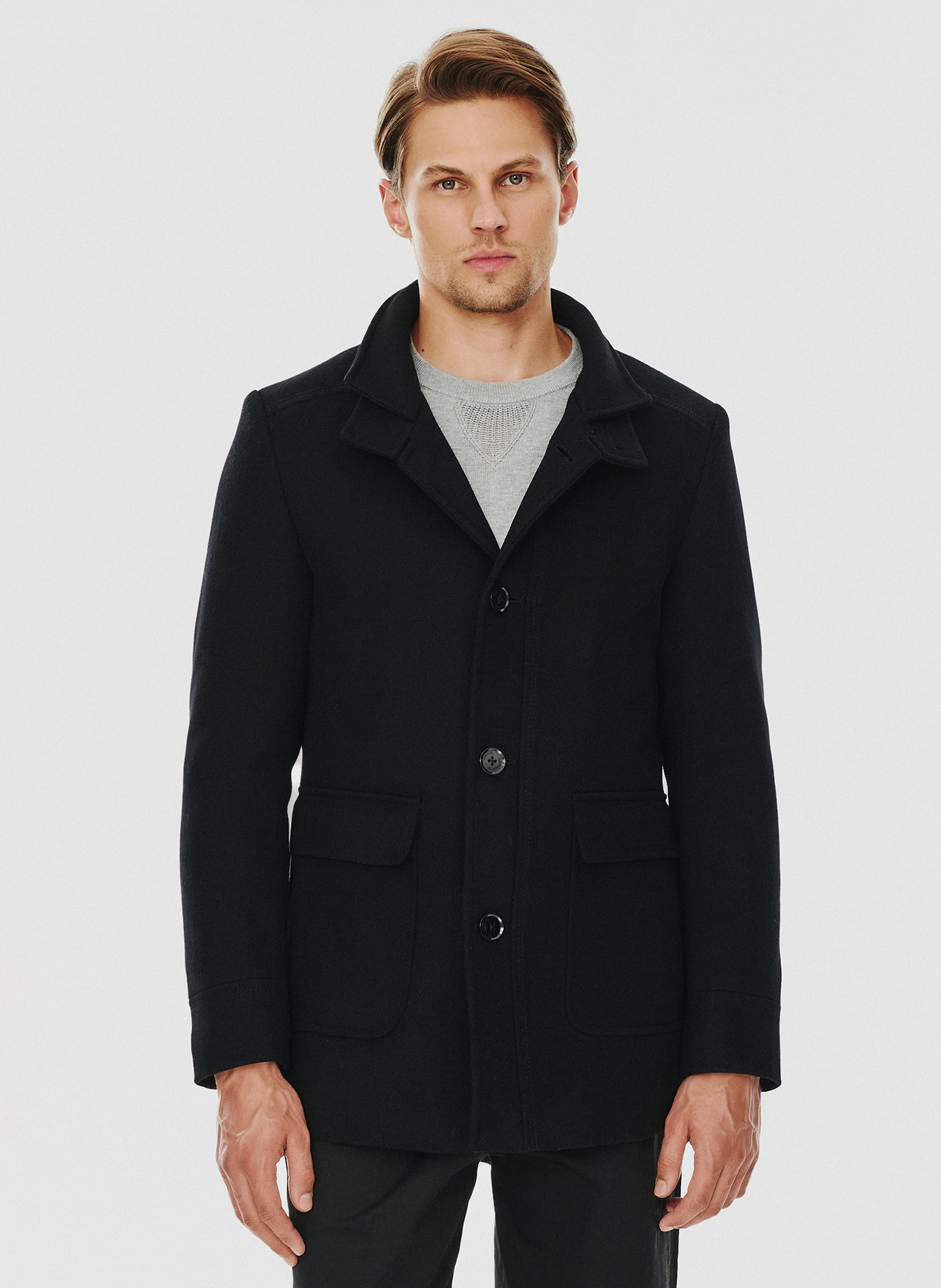 Czarny płaszcz męski zapinany na guziki - Pako Lorente