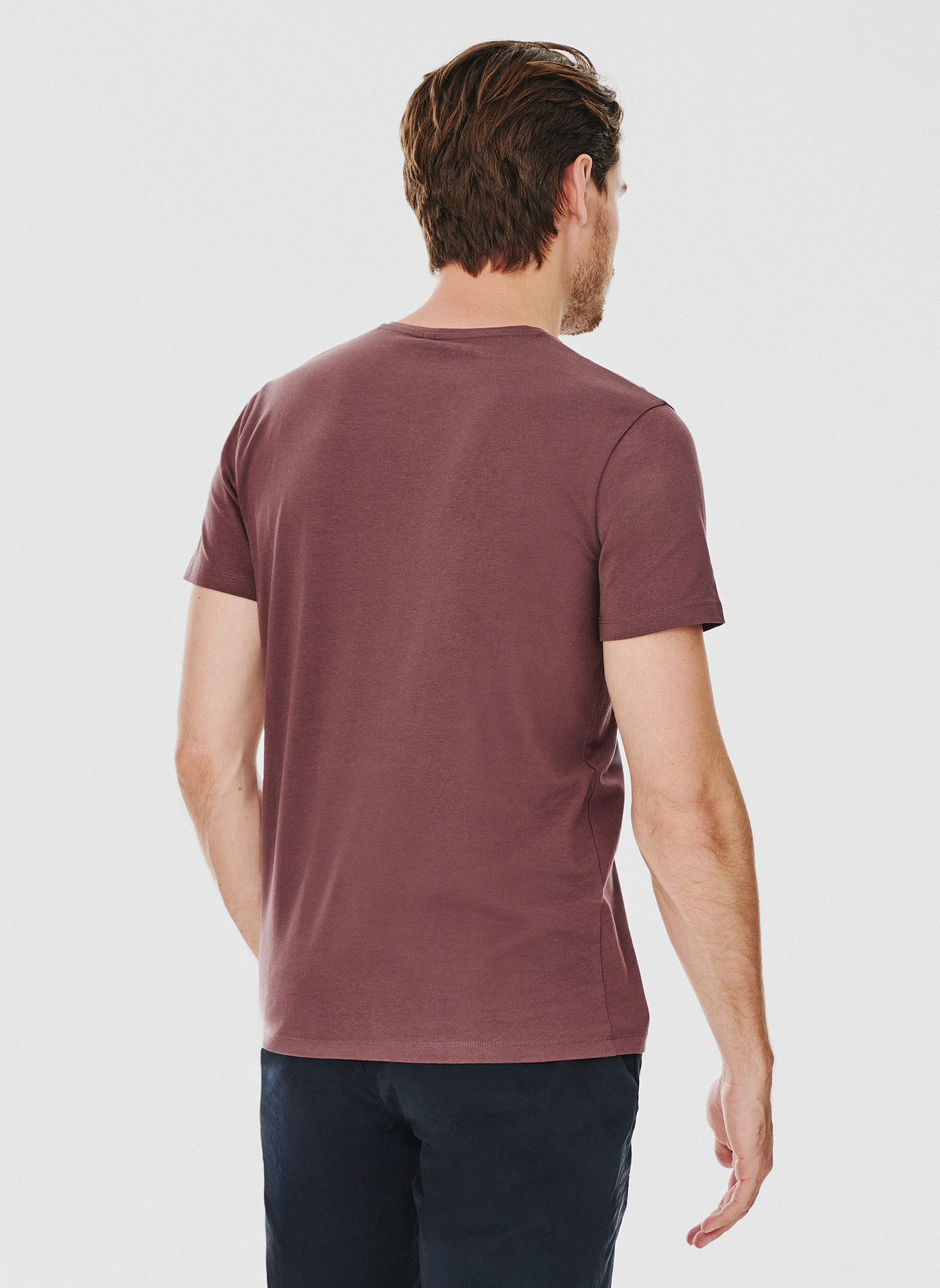 Bordowy gładki t-shirt v-neck - Pako Lorente