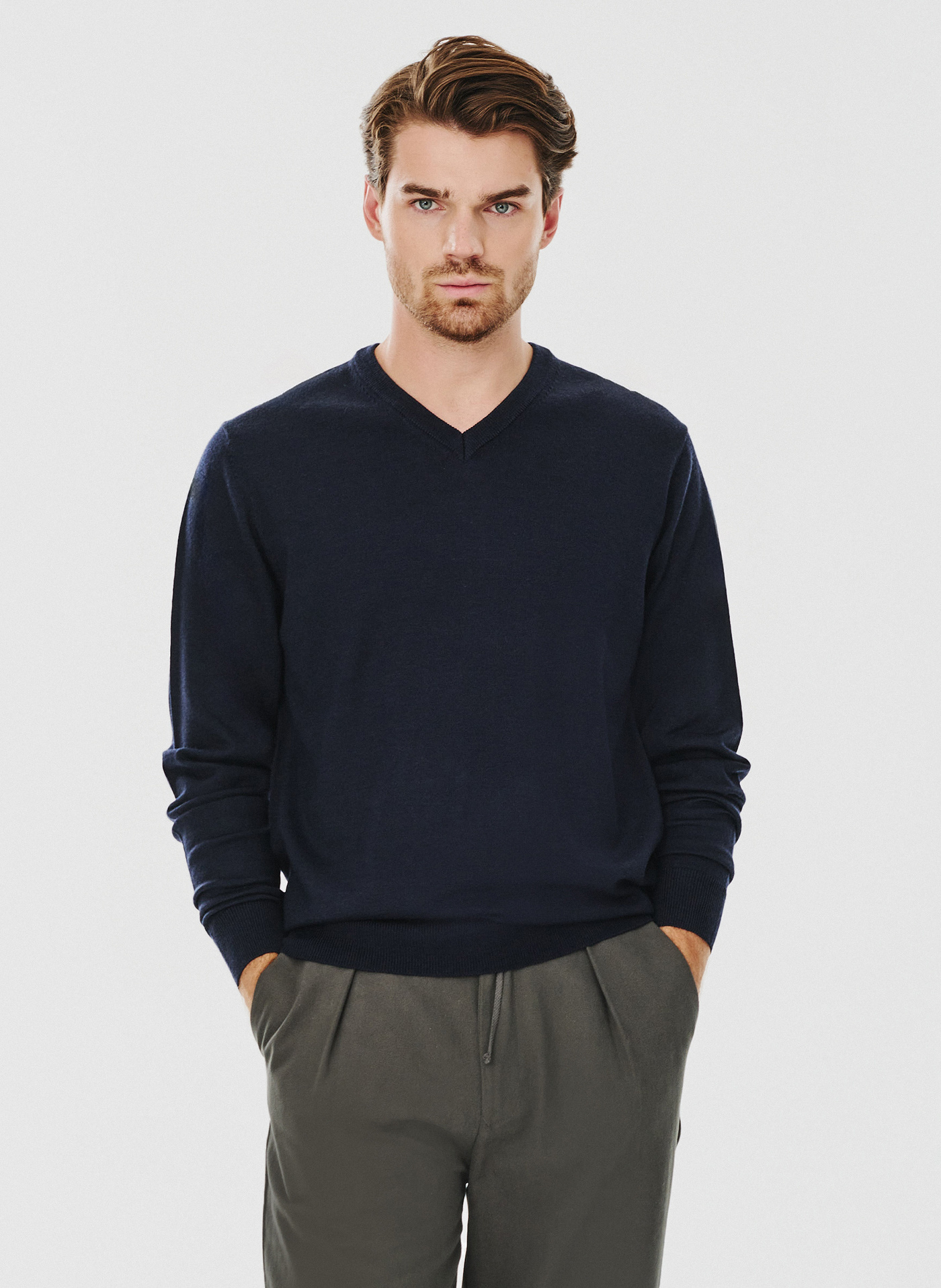 Granatowy męski sweter w serek - Pako Lorente