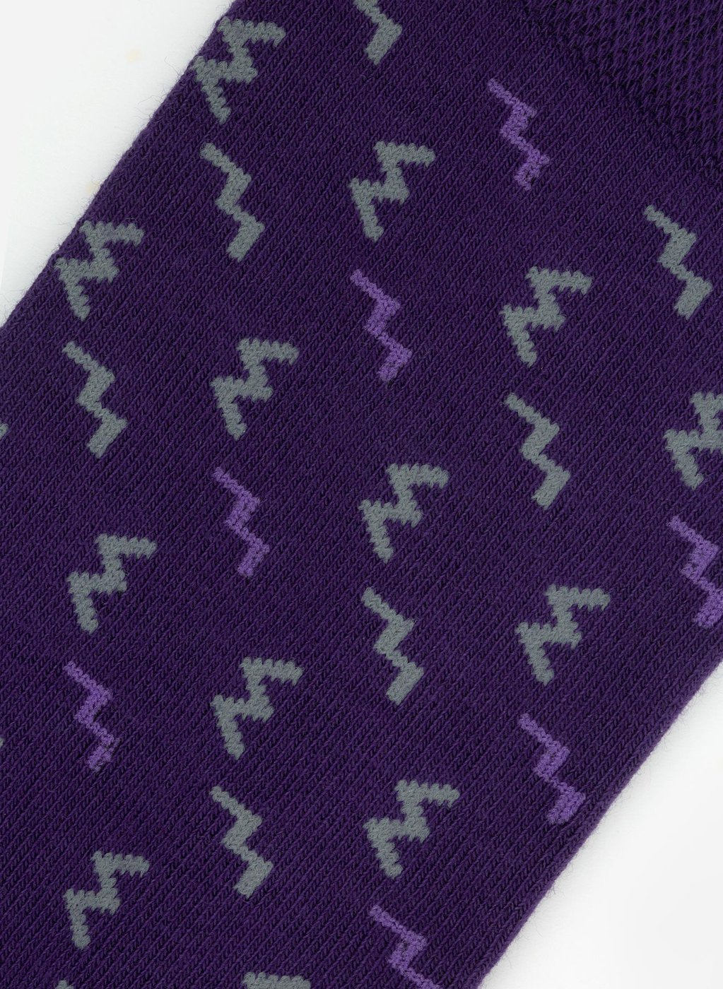 Fioletowe skarpetki w zygzaki P000B-SX-514-F - Pako Lorente