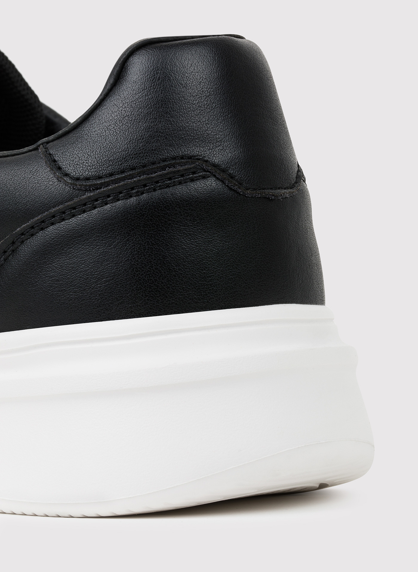 Czarne sneakersy męskie z logo PL - Pako Lorente