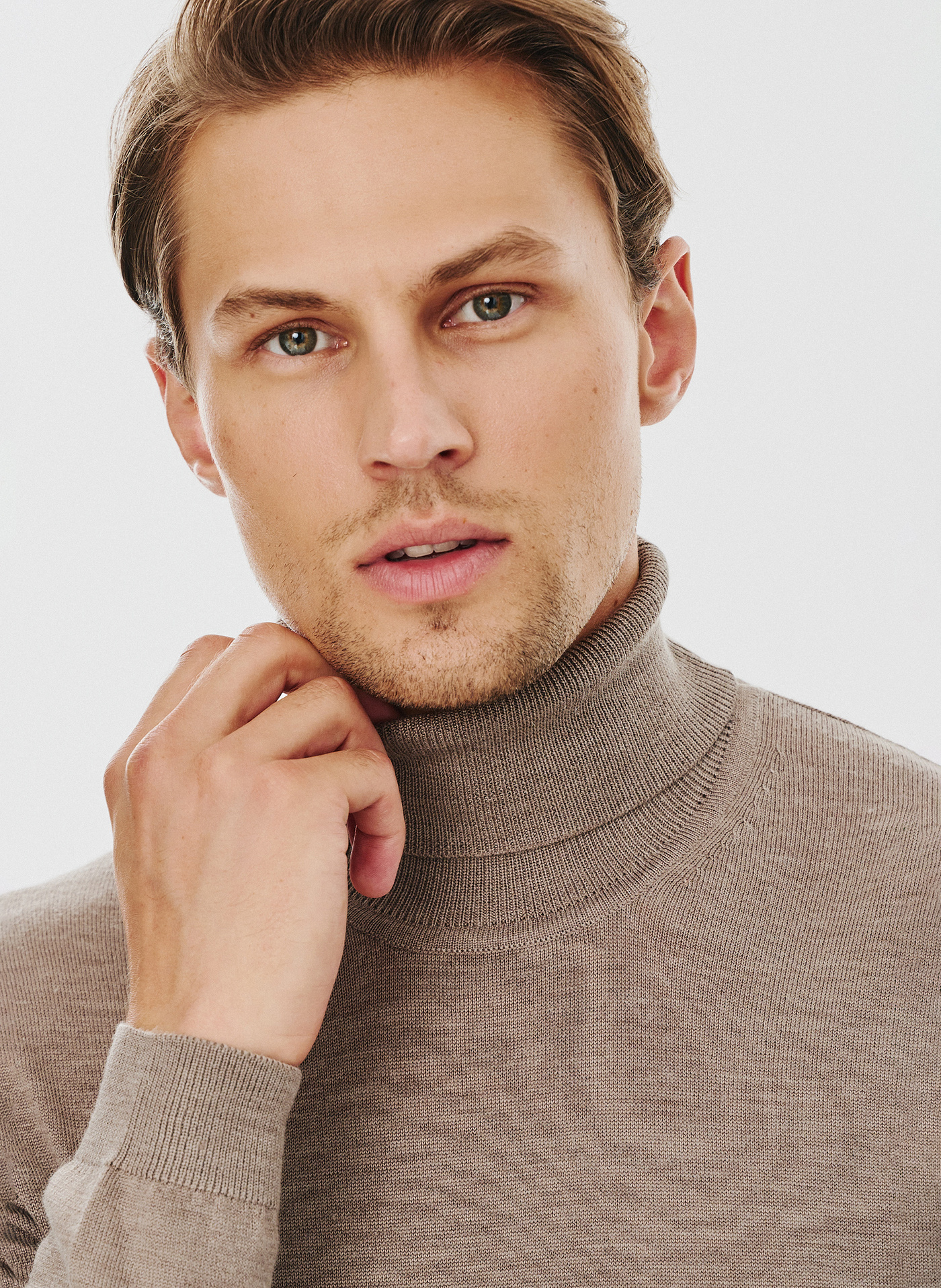 Męski golf w kolorze beżowym - Pako Lorente