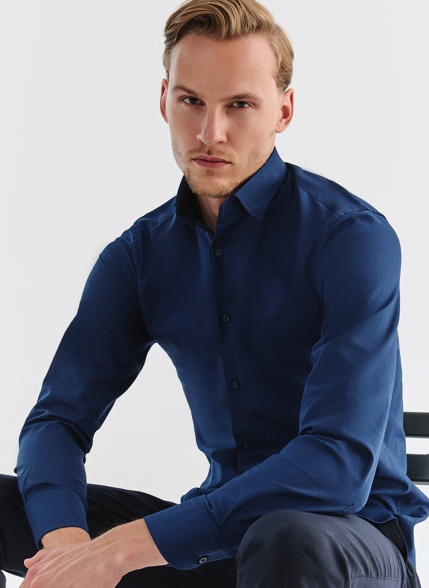 Gładka elegancka koszula męska w kolorze granatowym - Pako Lorente