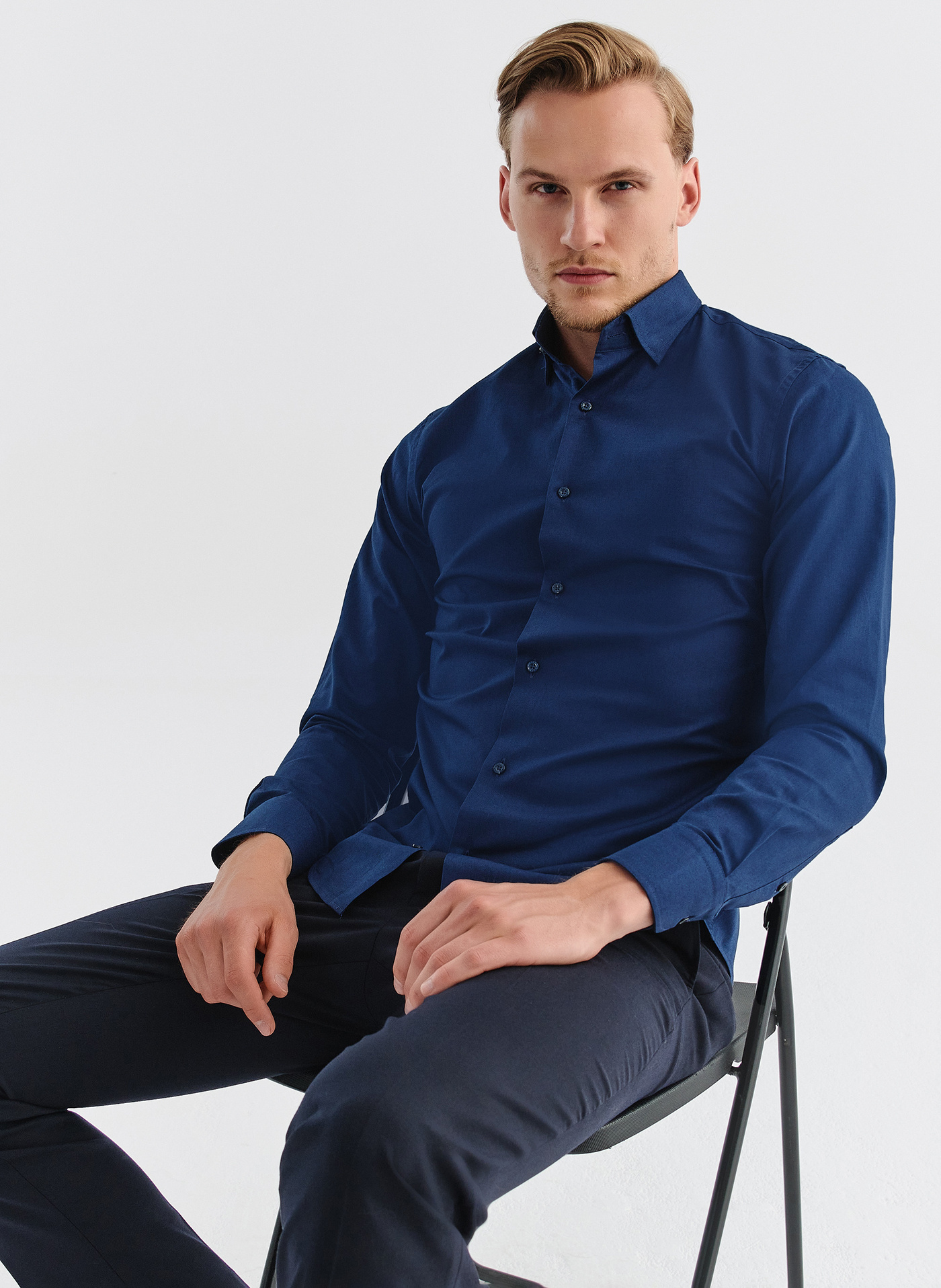 Gładka elegancka koszula męska w kolorze granatowym - Pako Lorente