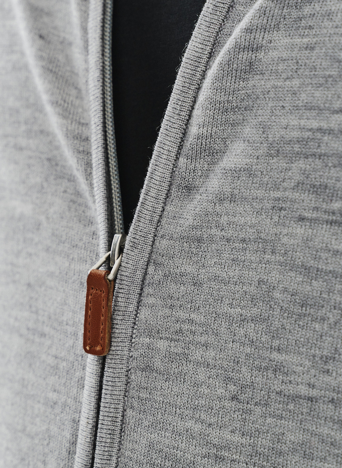 Męski rozpinany sweter w szarym kolorze - Pako Lorente