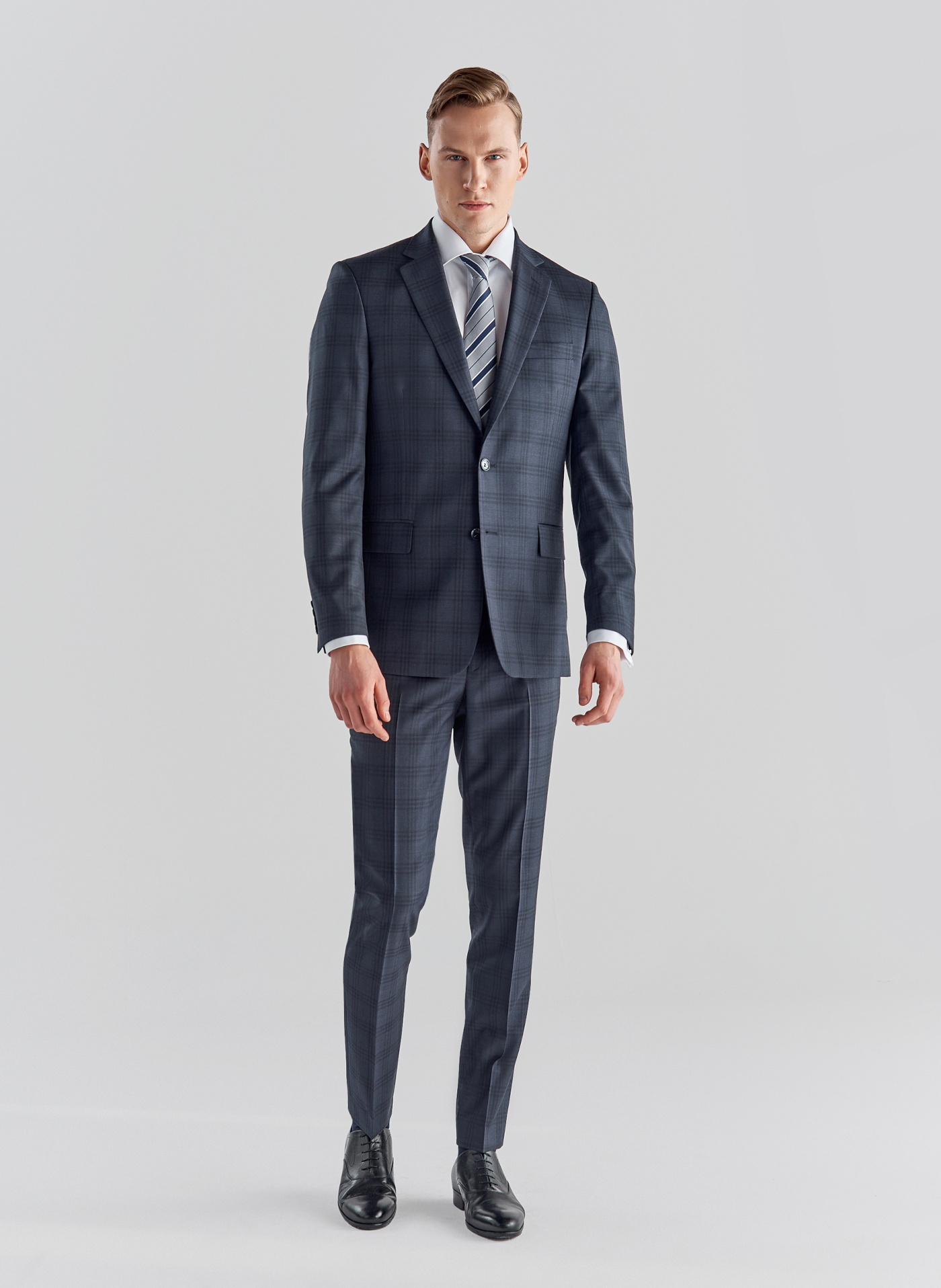 Granatowe spodnie garniturowe P21WP-6G-035-G - Pako Lorente