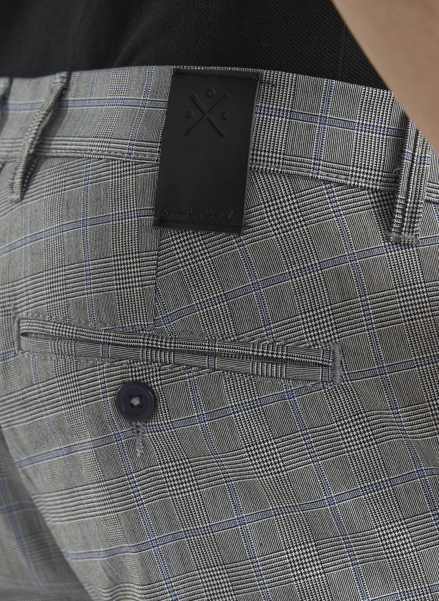 Szare męskie spodnie chino w kratę P23SF-WX-009-S-S - Pako Lorente - Pako Lorente