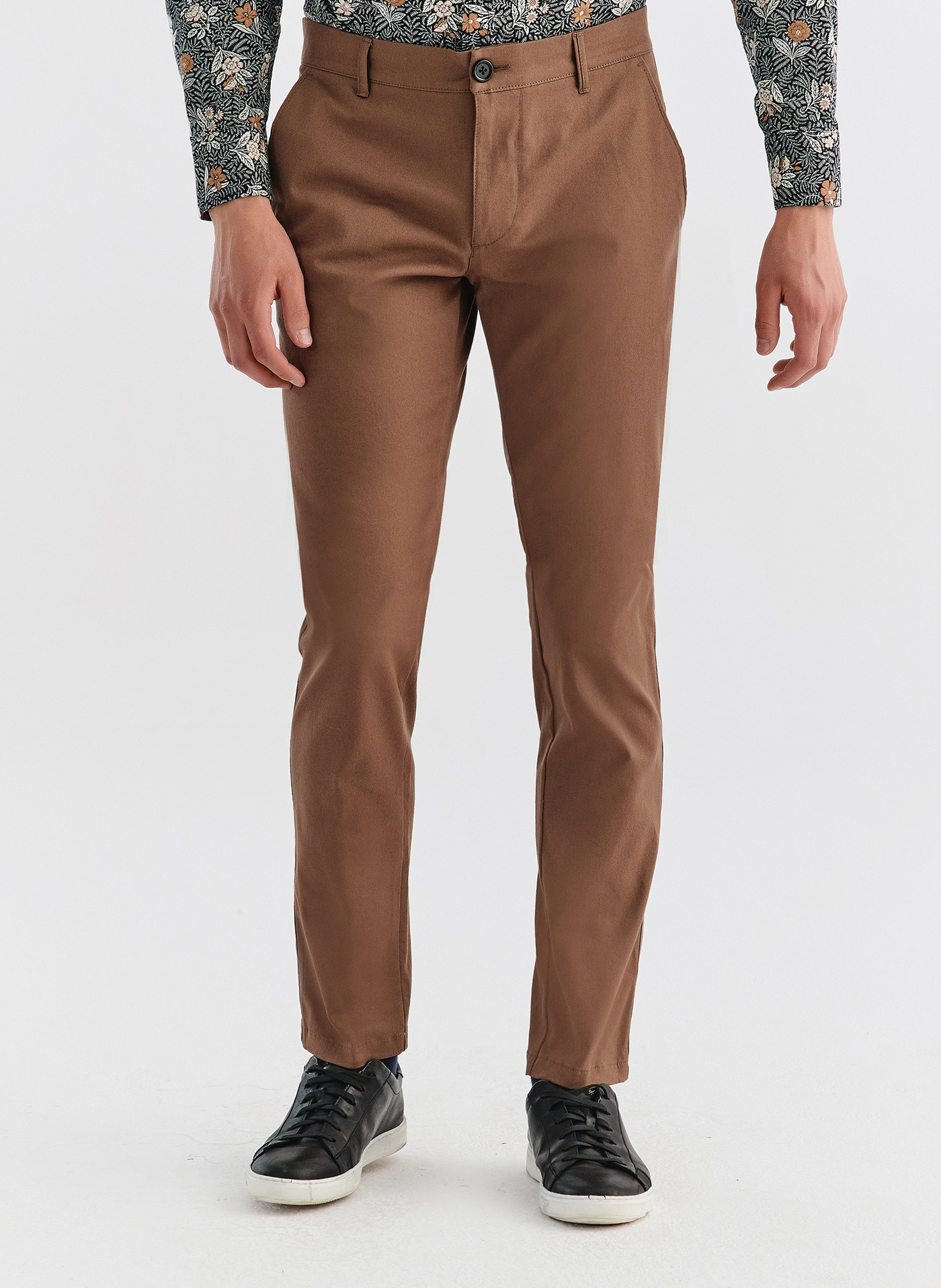 Jasnobrązowe spodnie męskie o kroju Slim Fit - Pako Lorente