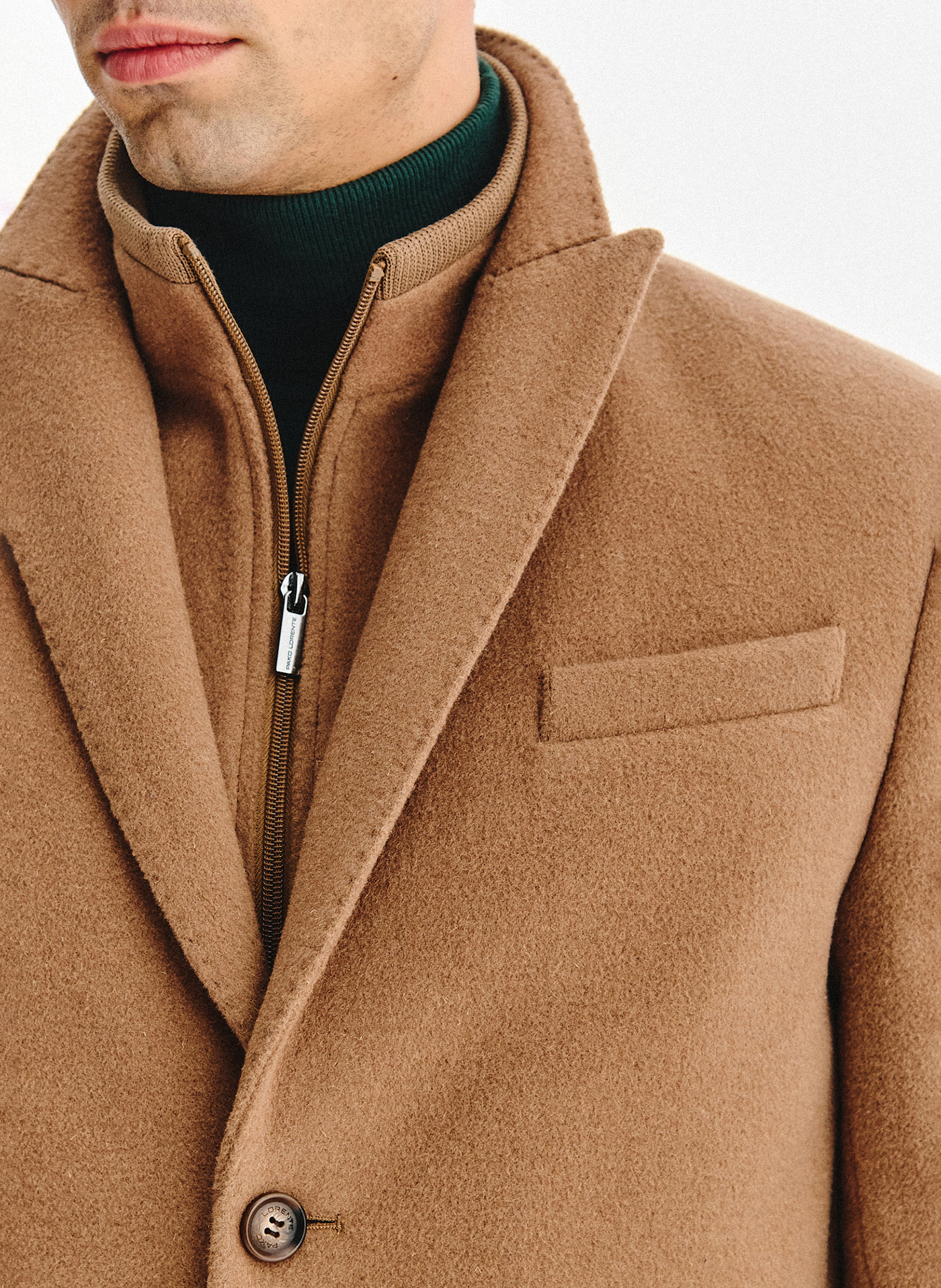 Kamelowy płaszcz męski z odpinaną stójką - Pako Lorente