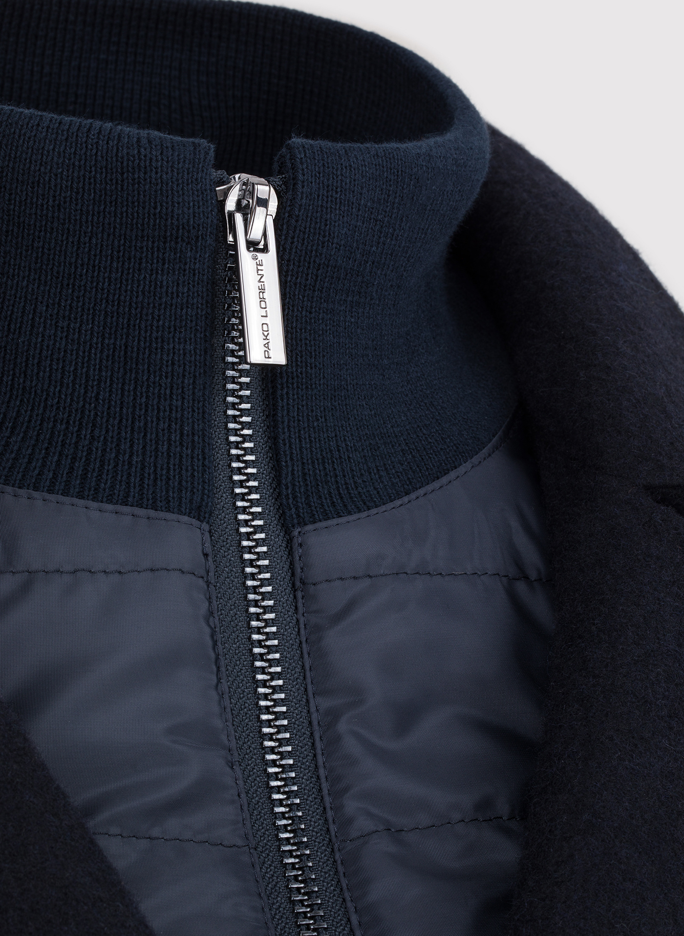 Wełniany płaszcz męski w kolorze granatowym - Pako Lorente