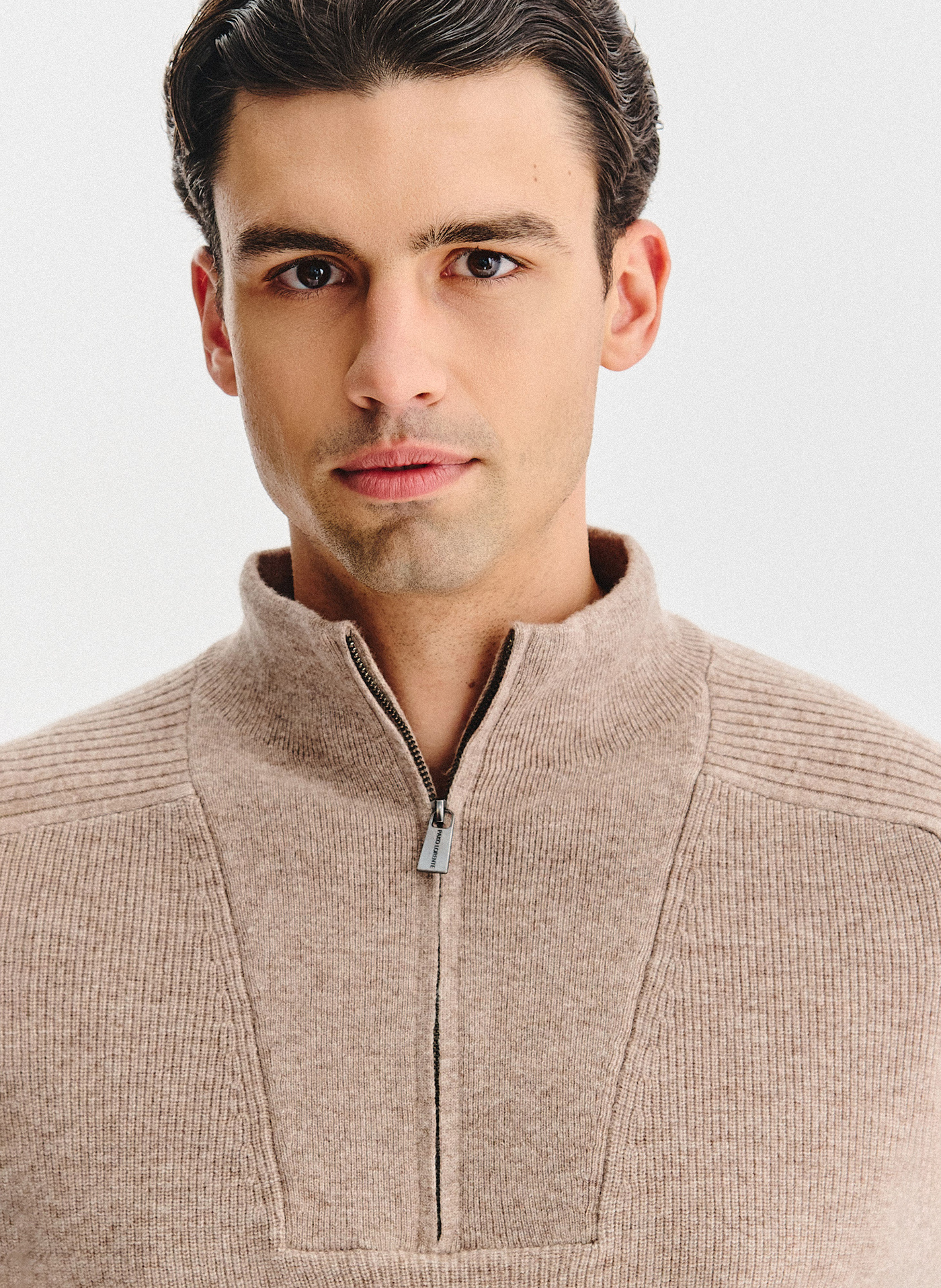 PAKO LORENTE - Beżowy sweter z rozpinaną stójką - Pako Lorente