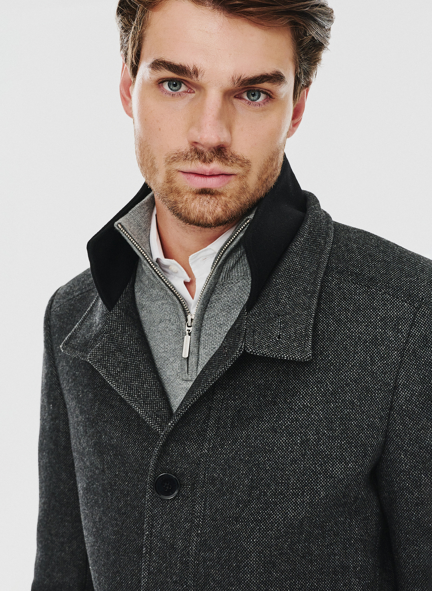 Szary płaszcz męski zapinany na guziki - Pako Lorente