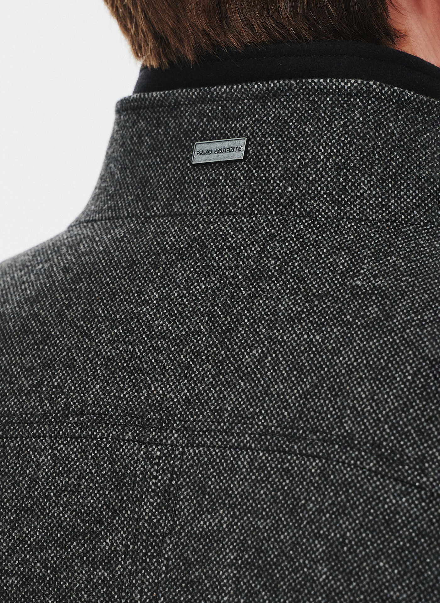 Szary płaszcz męski zapinany na guziki - Pako Lorente