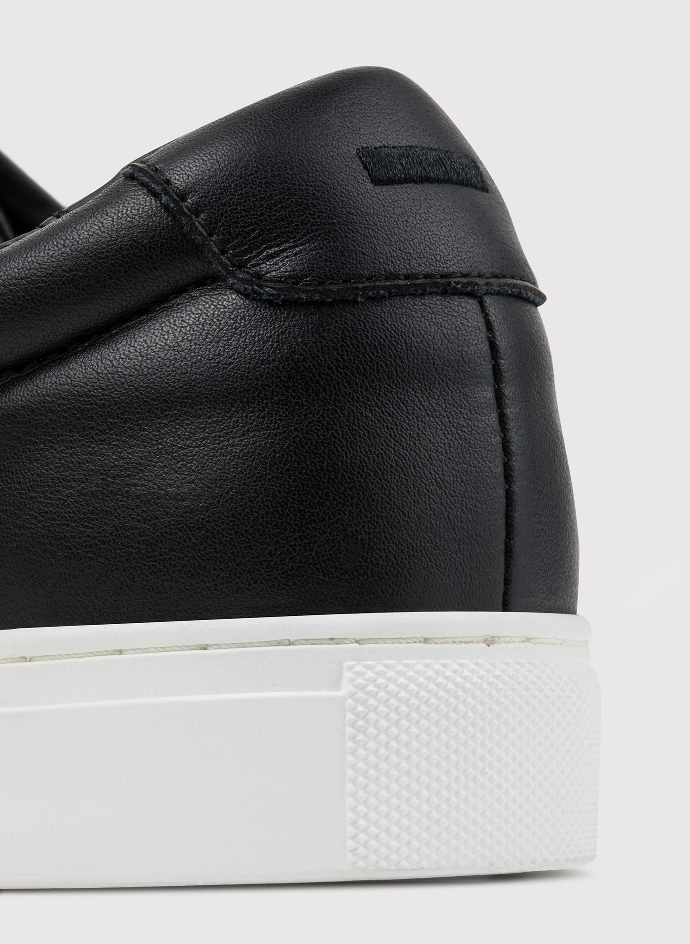 Czarne sneakersy męskie - Pako Lorente