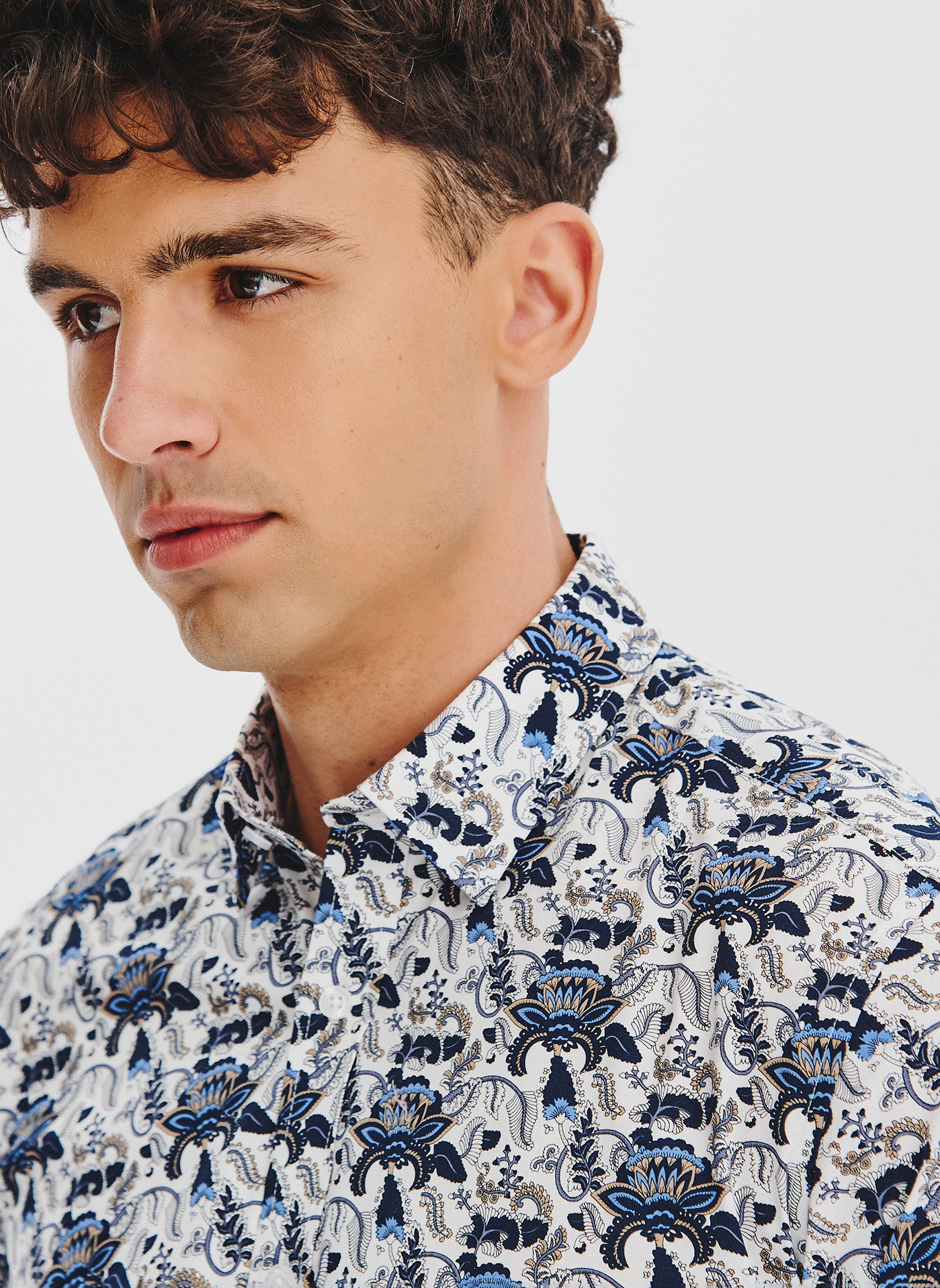 PAKO LORENTE - Biała koszula męska niebieskie kwiaty - Pako Lorente