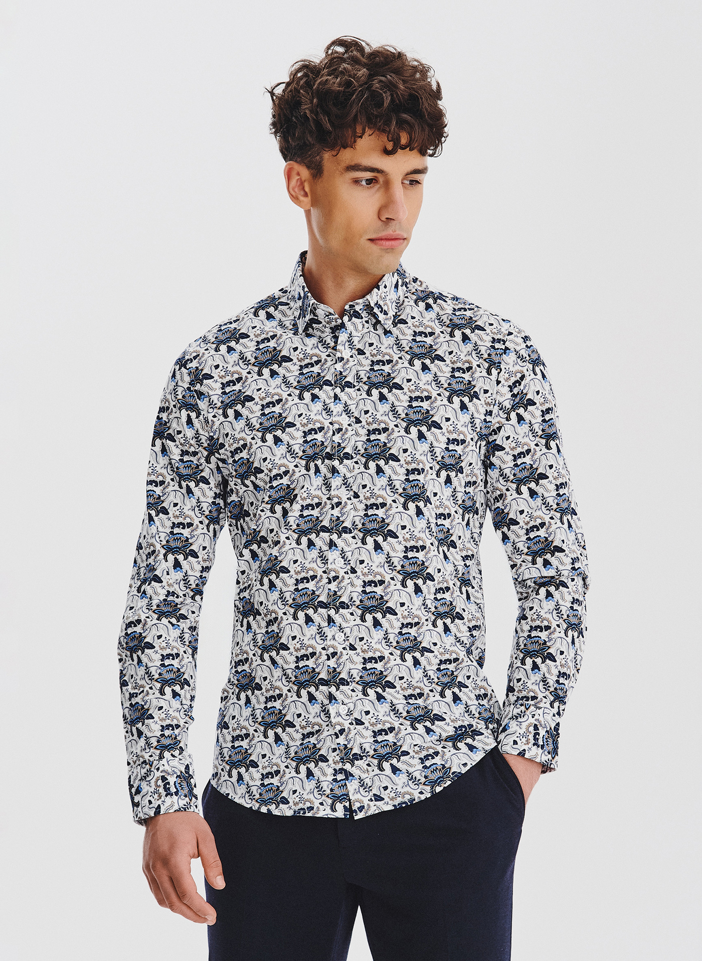 PAKO LORENTE - Biała koszula męska niebieskie kwiaty - Pako Lorente