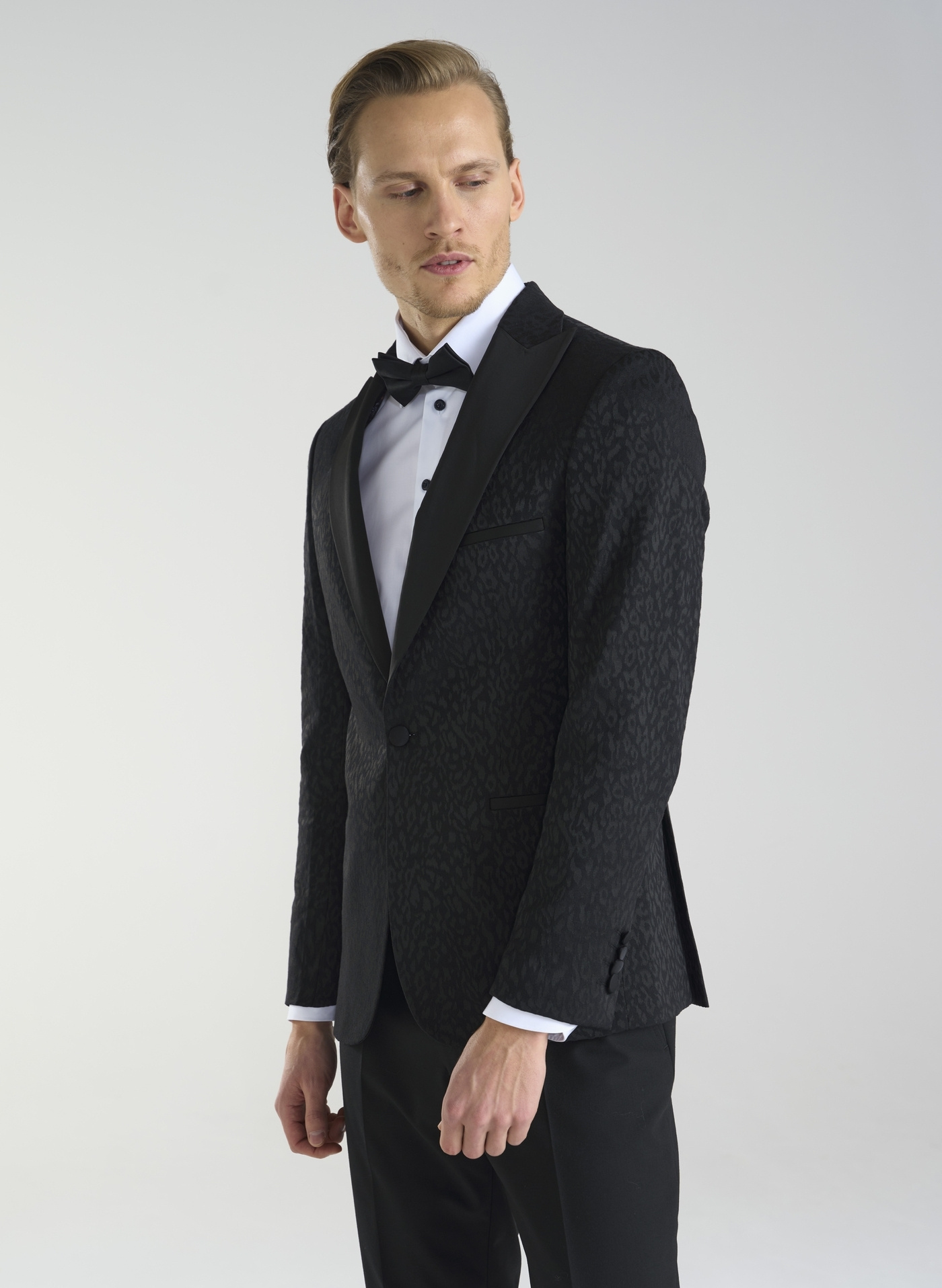 Czarna żakardowa marynarka smokingowa - Pako Lorente