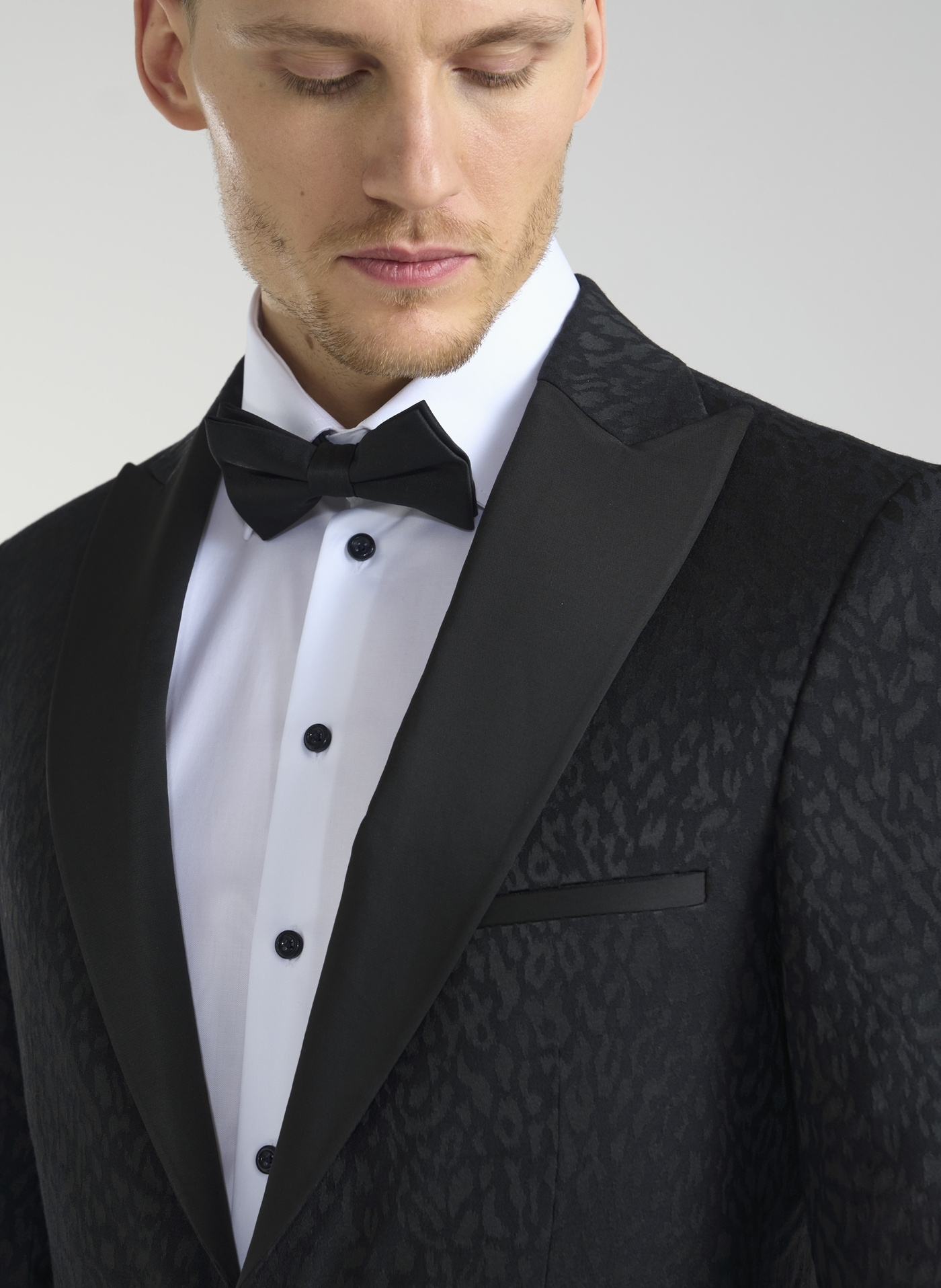 Czarna żakardowa marynarka smokingowa - Pako Lorente