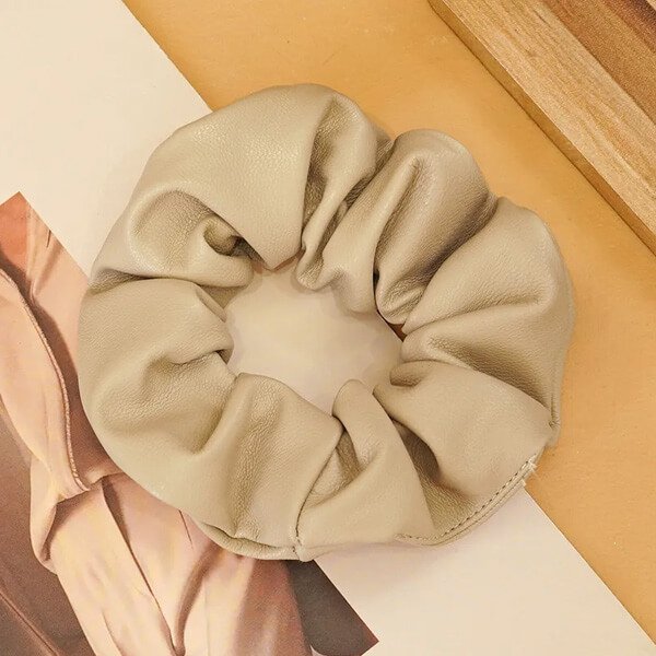 Gumka LEATHER do włosów YEYE Caffe Latte