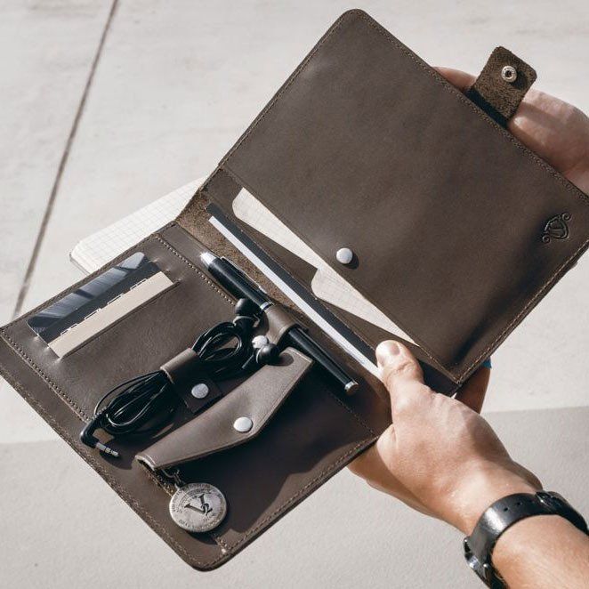 Solier Skórzany organizer na dokumenty SA21 brązowy