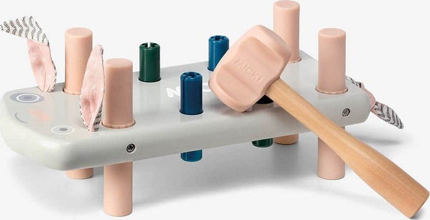 Micki Micki Pounding Bench, Senses