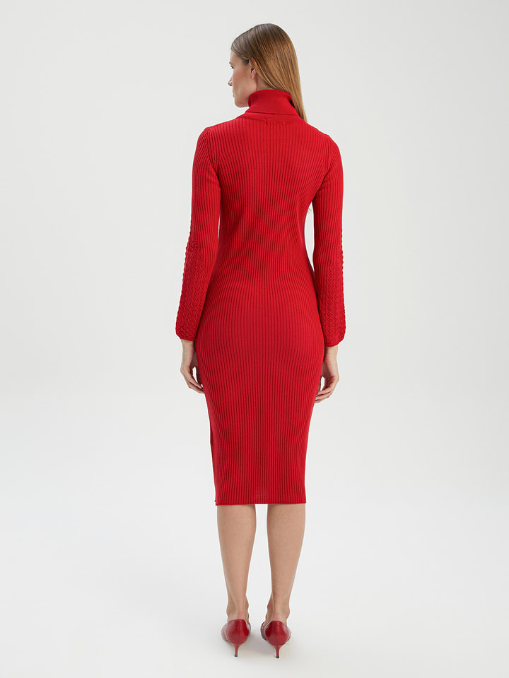 Opis: BGN Dzianinowa sukienka w kolorze czerwonym rozmiar: 34.