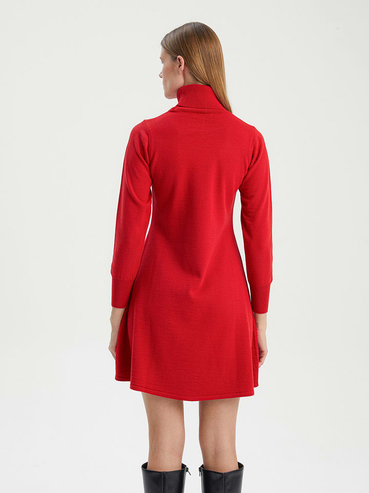 Opis: BGN Dzianinowa sukienka w kolorze czerwonym rozmiar: 38.