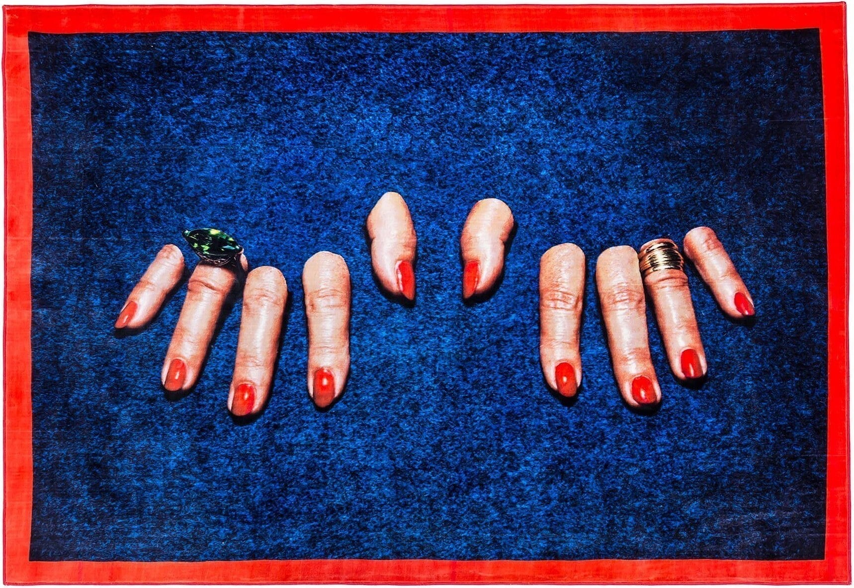Dywan Seletti Wears Toiletpaper Fingers