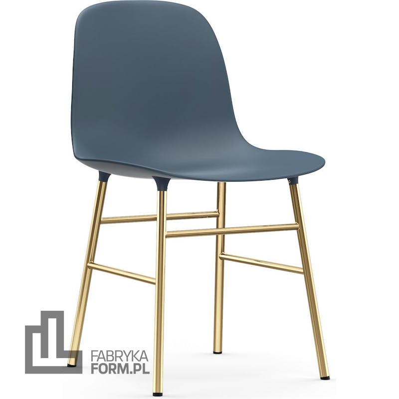 Krzesło Form niebieskie na mosiężnych nogach