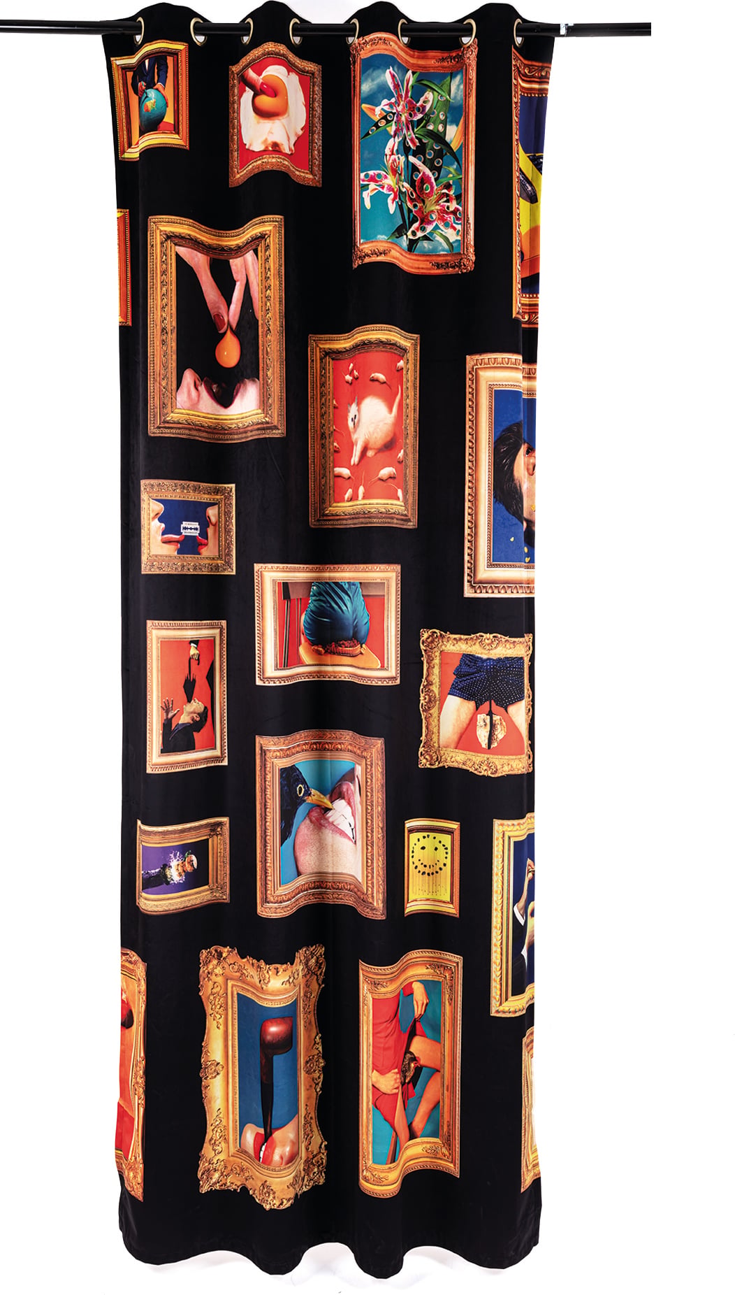 Zasłona do salonu Toiletpaper Frames prawa